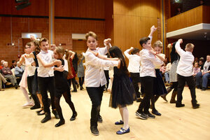 Dancing Classrooms Aufführung im «Wallberg», Teil I